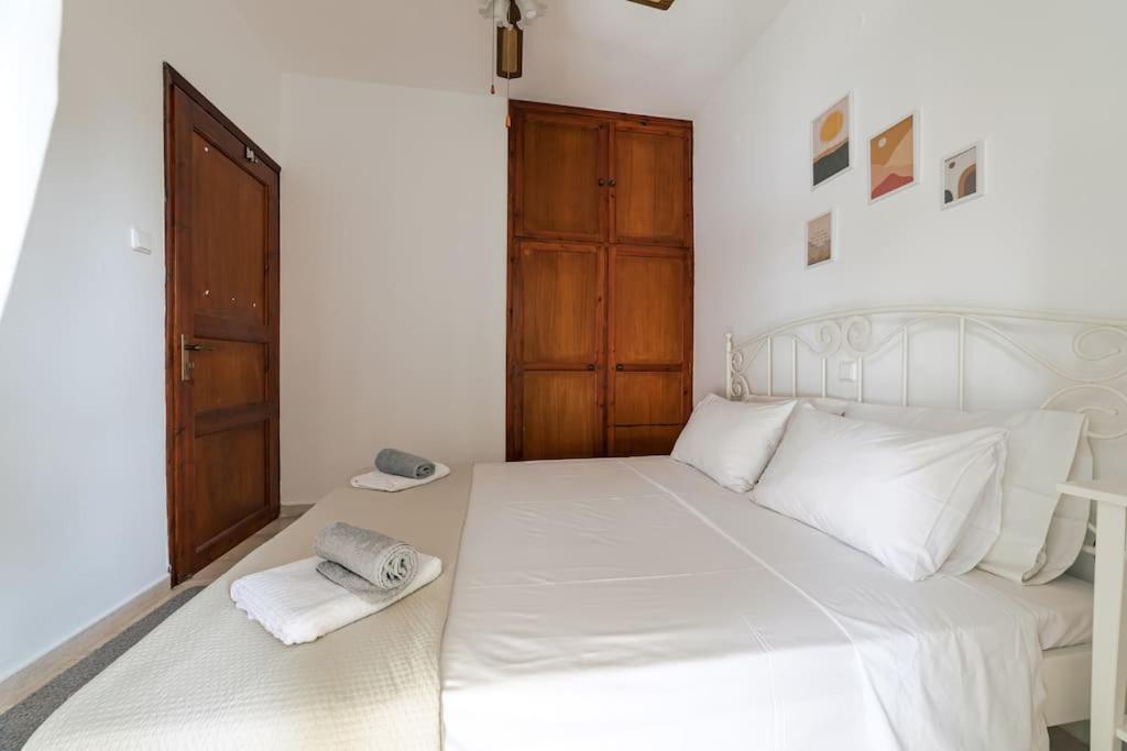 Seaside Escape Apartment Saronida Екстериор снимка