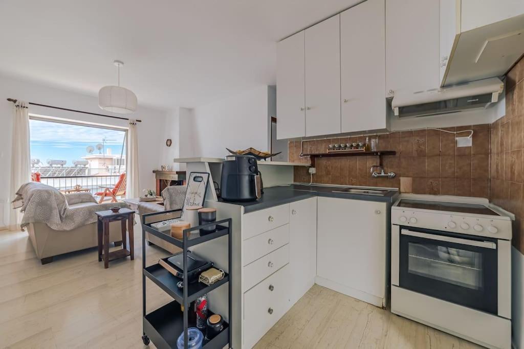 Seaside Escape Apartment Saronida Екстериор снимка
