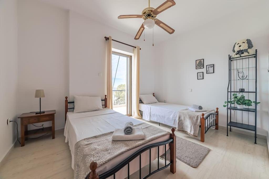 Seaside Escape Apartment Saronida Екстериор снимка