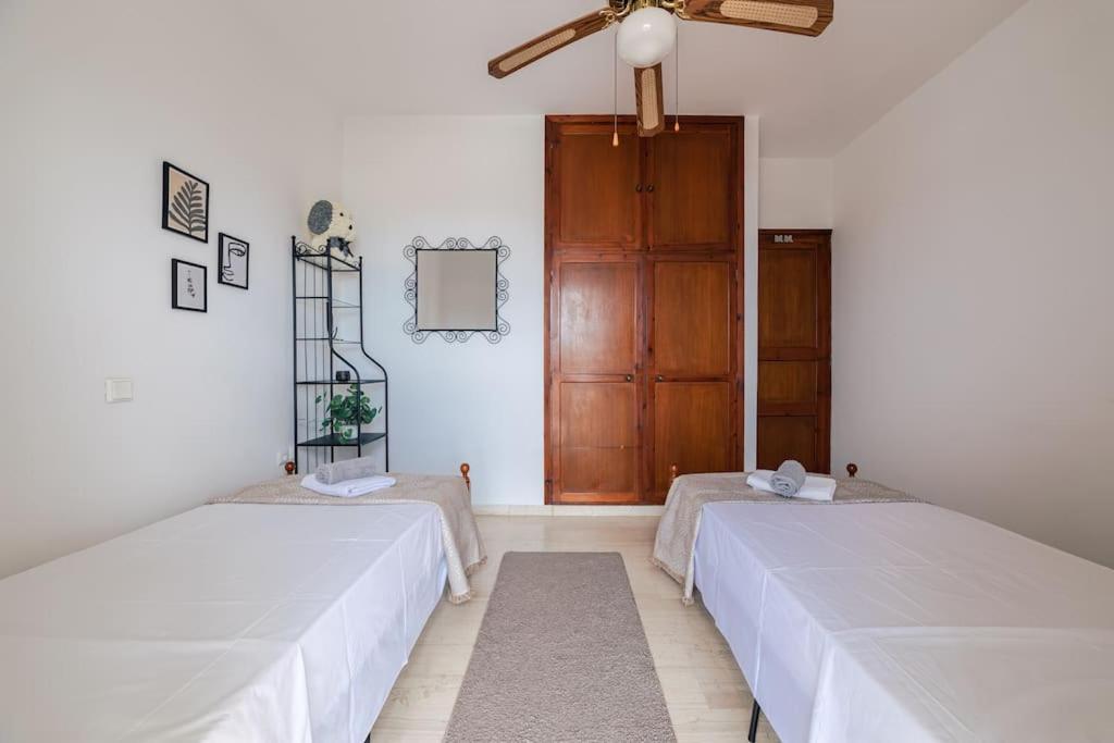 Seaside Escape Apartment Saronida Екстериор снимка